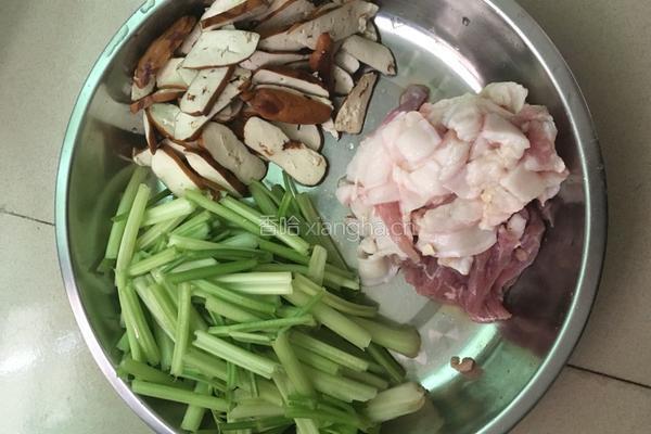芹菜炒香干的做法图解1