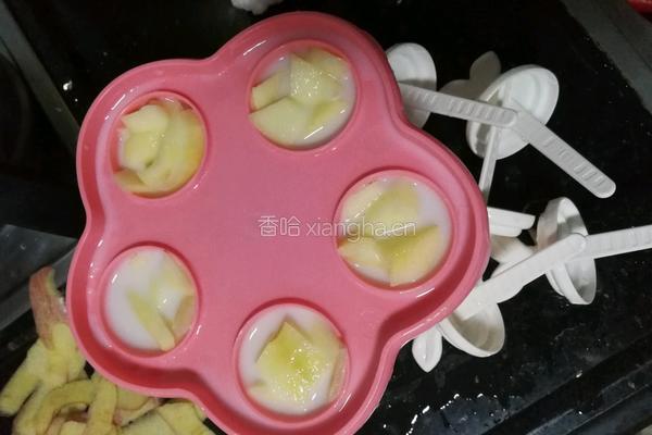 椰汁苹果冰棒的做法图解2
