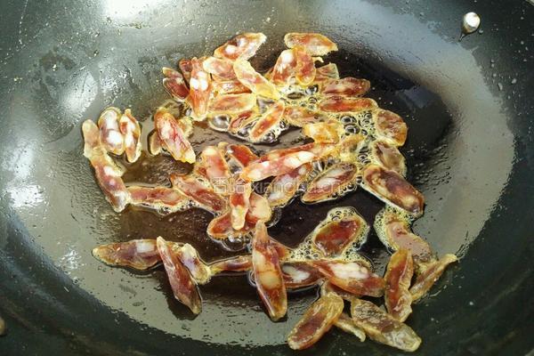 香肠炒毛豆的做法图解4