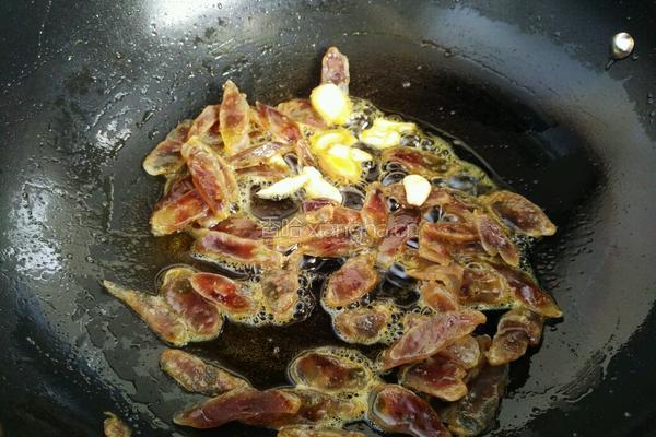 香肠炒毛豆的做法图解5