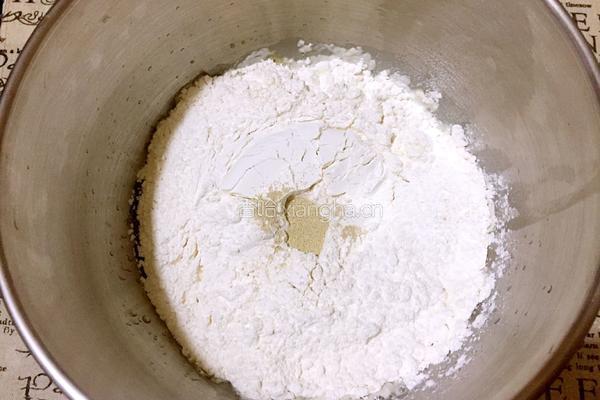 海苔肉松面包的做法图解1