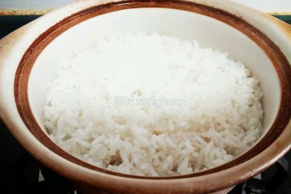 腊味煲仔饭 四川腊肉锅巴饭的做法图解3