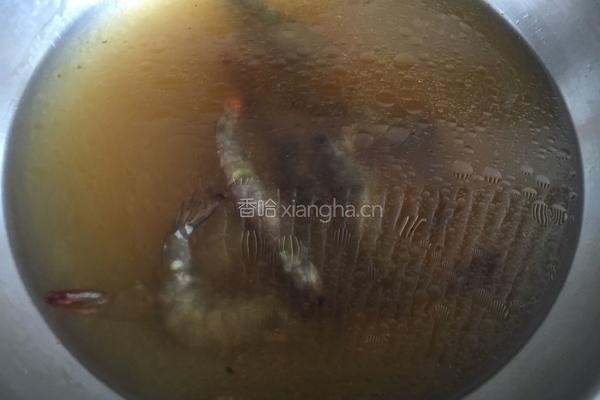 鸡汤大虾面的做法图解5