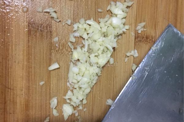蒜蓉粉丝蒸娃娃菜的做法图解1