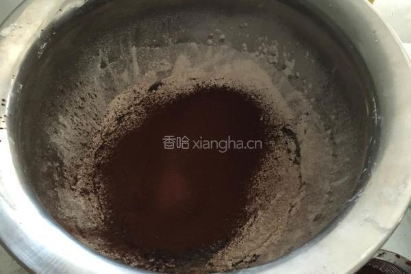 巧克力草莓卷的做法图解2
