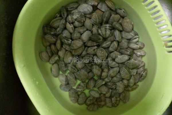 五香花甲的做法图解1