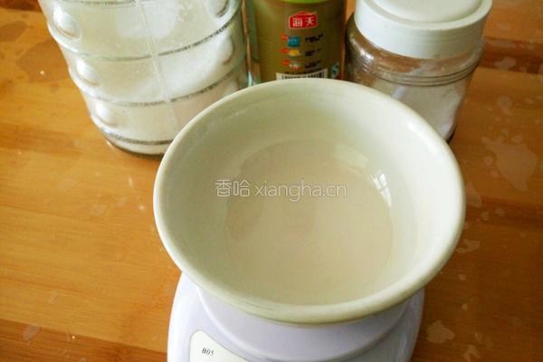 红肠饭团的做法图解1