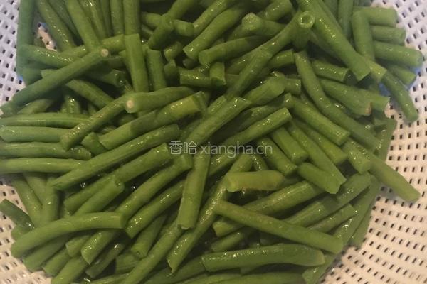 豇豆炒肉片的做法图解3