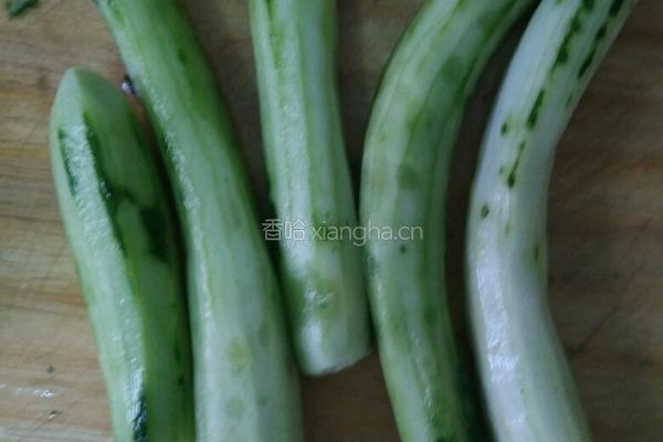 凉拌黄瓜片的做法图解1