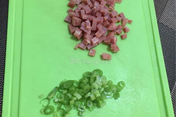 双色火腿蛋卷的做法图解3