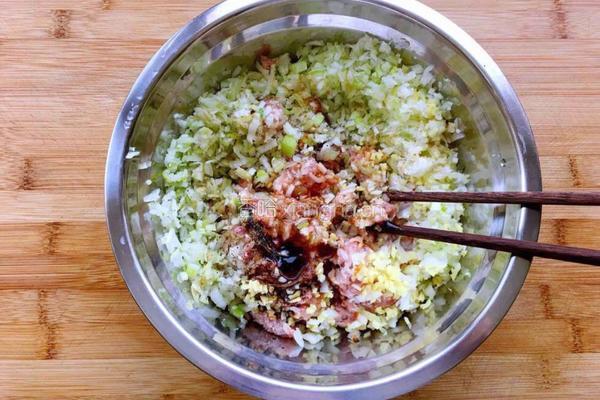 香菇肉馅蒸饺的做法图解5