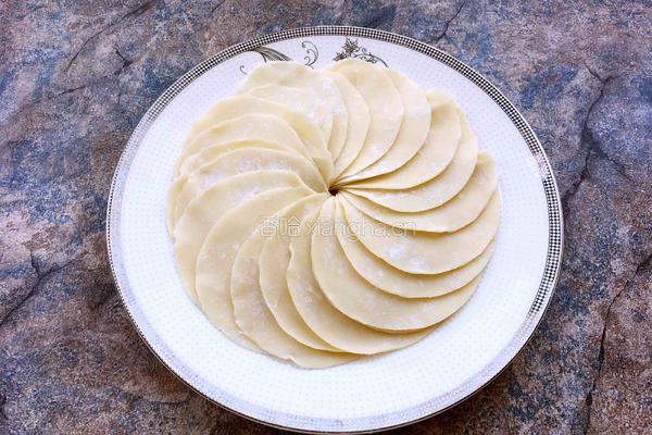香菇肉馅蒸饺的做法图解7