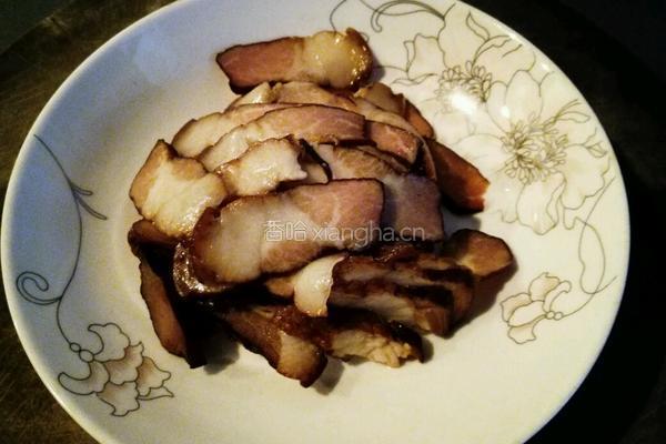 蒜苗子姜炒腊肉的做法图解1