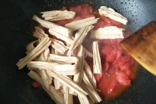 番茄炒腐竹的做法图解6