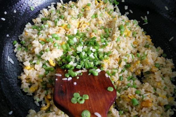 豇豆蛋炒饭的做法图解7