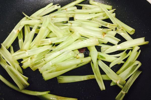 牛肉炒通菜梗的做法图解6