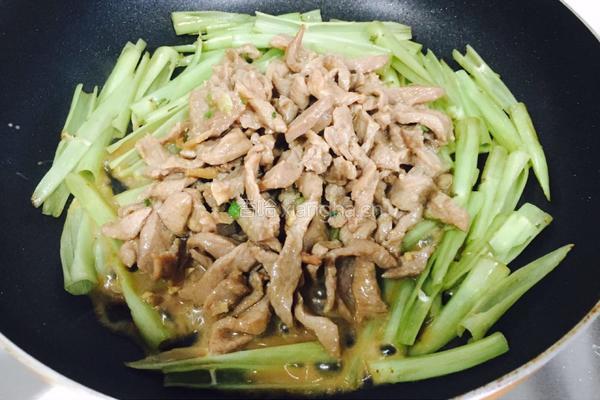 牛肉炒通菜梗的做法图解7