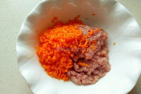 胡萝卜木耳瘦肉饺子的做法图解3
