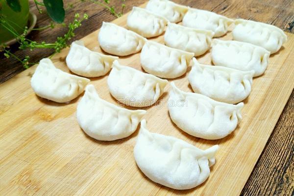 胡萝卜木耳瘦肉饺子的做法图解16