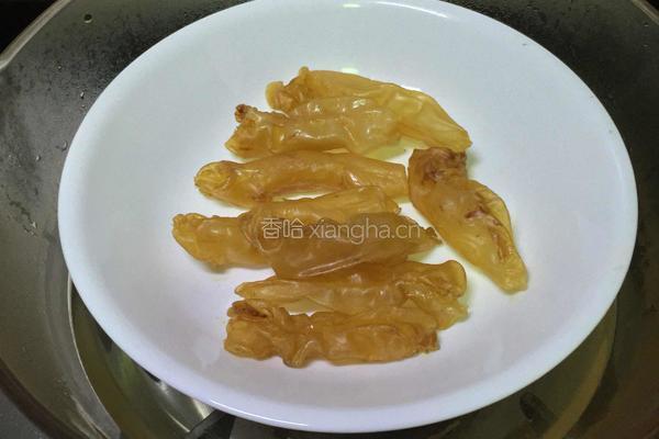 红枣牛奶炖花胶的做法图解5