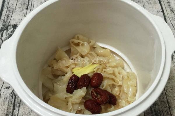 红枣牛奶炖花胶的做法图解8