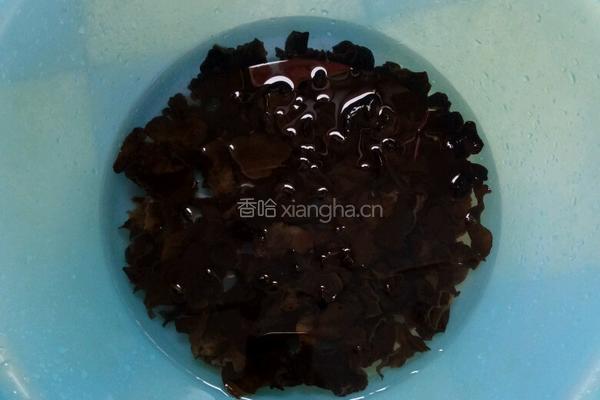 木耳炒鸡蛋的做法图解2