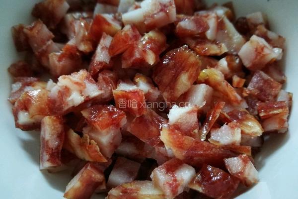 香辣腊肠蛋炒饭的做法图解1