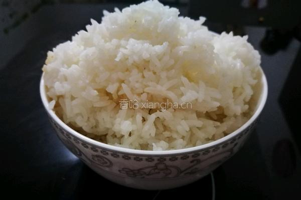 香辣腊肠蛋炒饭的做法图解3