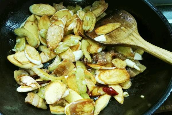 茭白炒肉的做法图解6
