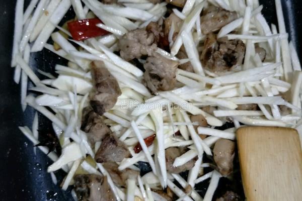 皎白炒鸭肉的做法图解3