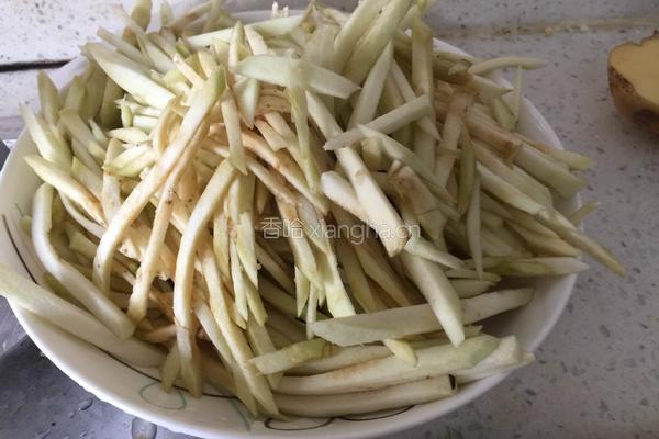 炒茄子丝的做法图解3