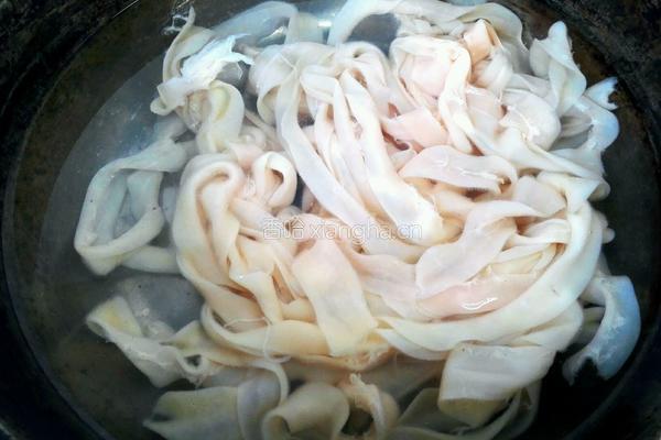韭菜苔炒鸭肠的做法图解5