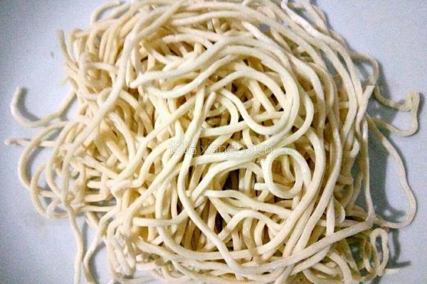 番茄鸡蛋青菜面的做法图解2