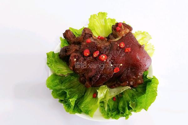 卤肘子的做法图解4