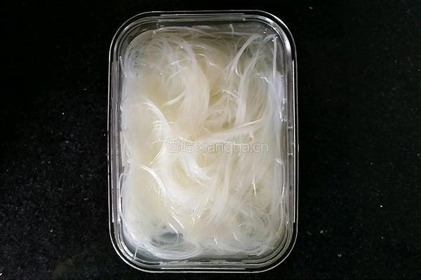 蒜蓉粉丝蒸虾的做法图解1