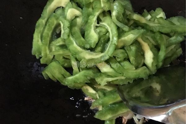 苦瓜炒蛋的做法图解5