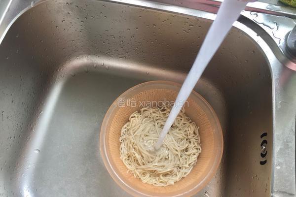 香菇鸡丝汤面的做法图解7