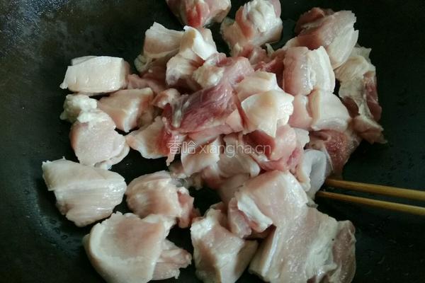 土豆胡萝卜炖五花肉的做法图解1