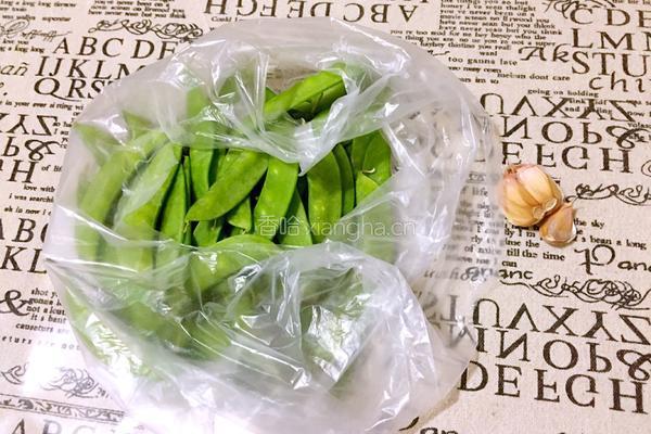 蒜蓉荷兰豆的做法图解1