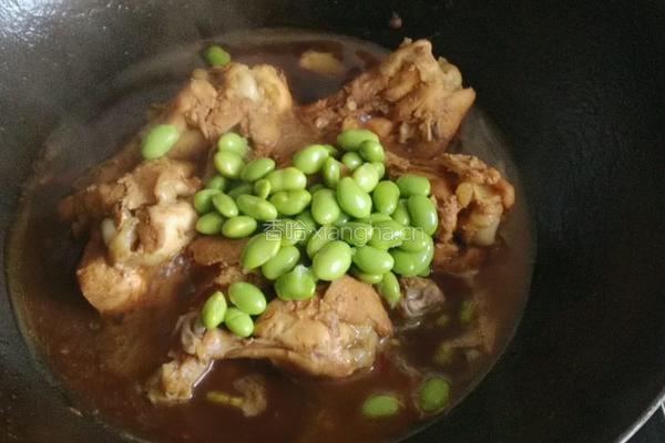 毛豆炖鸡翅根的做法图解5