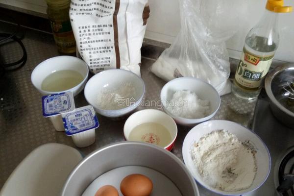 酸奶彩虹蛋糕的做法图解1