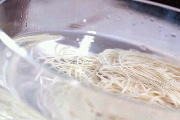 柠檬鸡胸肉拌面的做法图解7