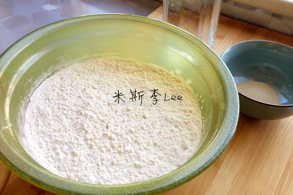香豆面儿花卷的做法图解1