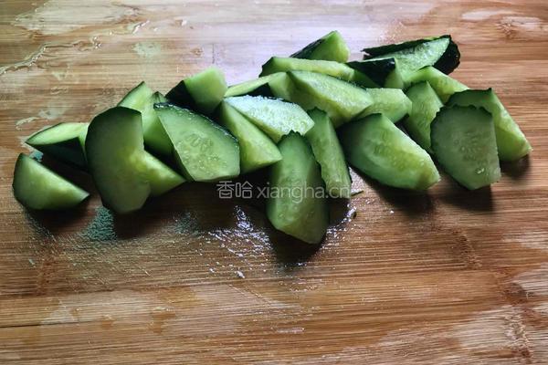 鱼香鹌鹑蛋的做法图解2