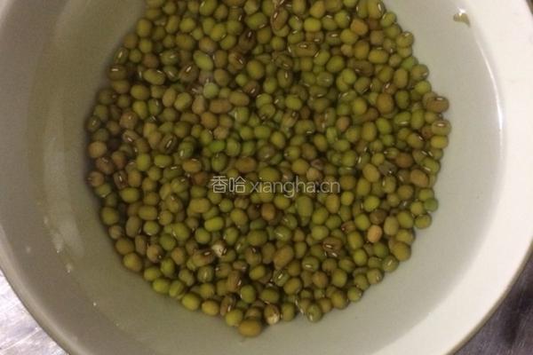 冬瓜绿豆扇骨汤的做法图解3