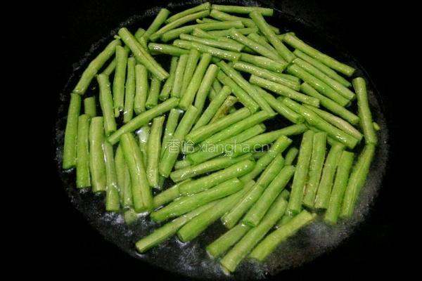 豇豆炒鸡丝的做法图解4
