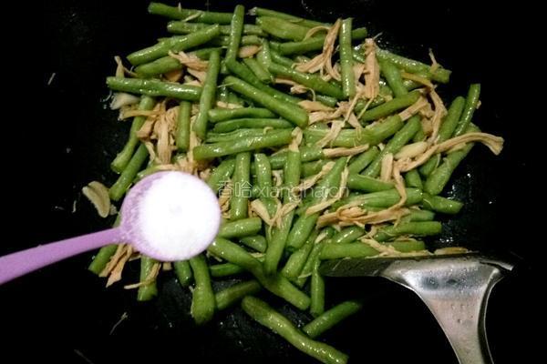 豇豆炒鸡丝的做法图解8