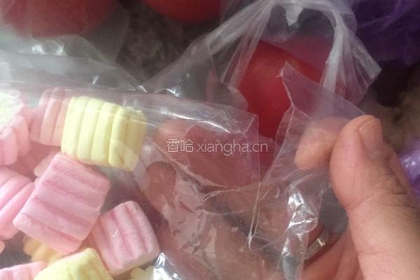 草莓冰激凌！的做法图解1