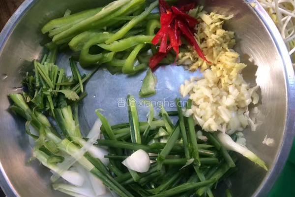 大肠炒豆芽的做法图解3
