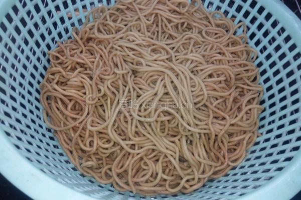肉丝炒面的做法图解1